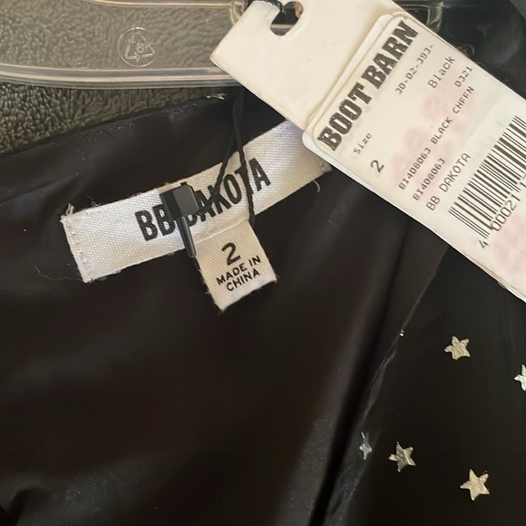 Super cute black and silver star dress. New with tags! Size 2 - Picture 3 of 5